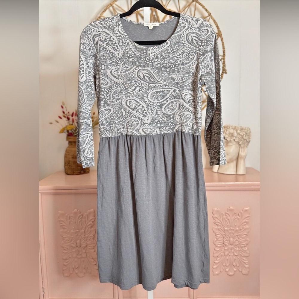 Yeah n Rose women’s small Gray Paisley Women's‎ Dress